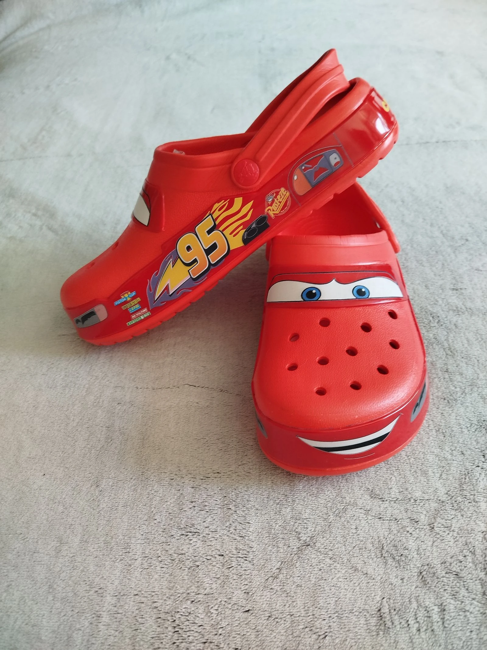 Zuecos rojos unisex – photo 2